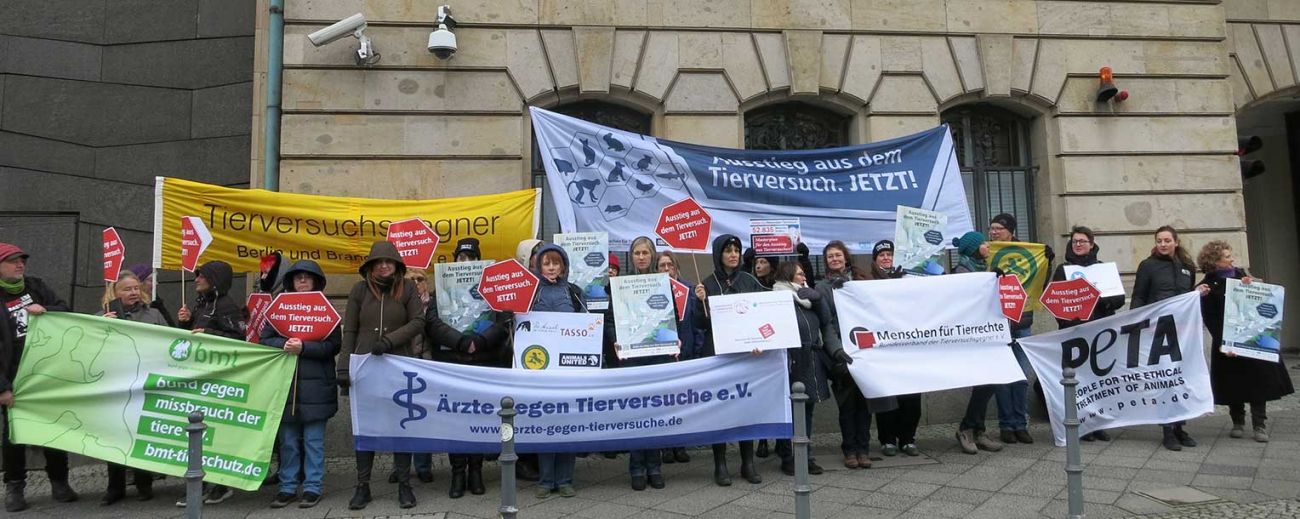 Demo Kampagne: Ausstieg aus dem Tierversuch. JETZT!